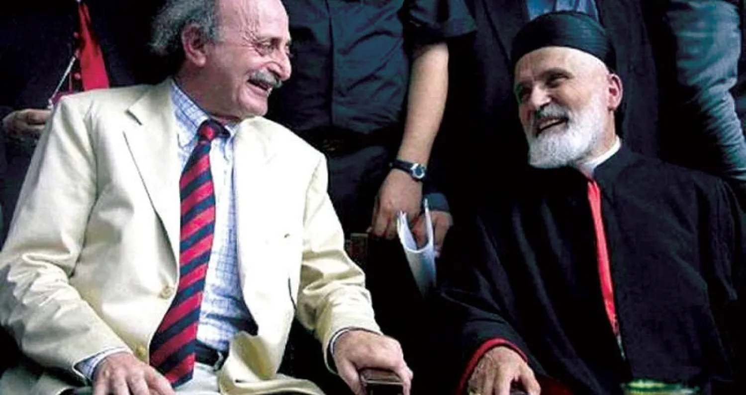 البطريرك الراحل صفير مع وليد جنبلاط في الجبل في إطار المصالحة