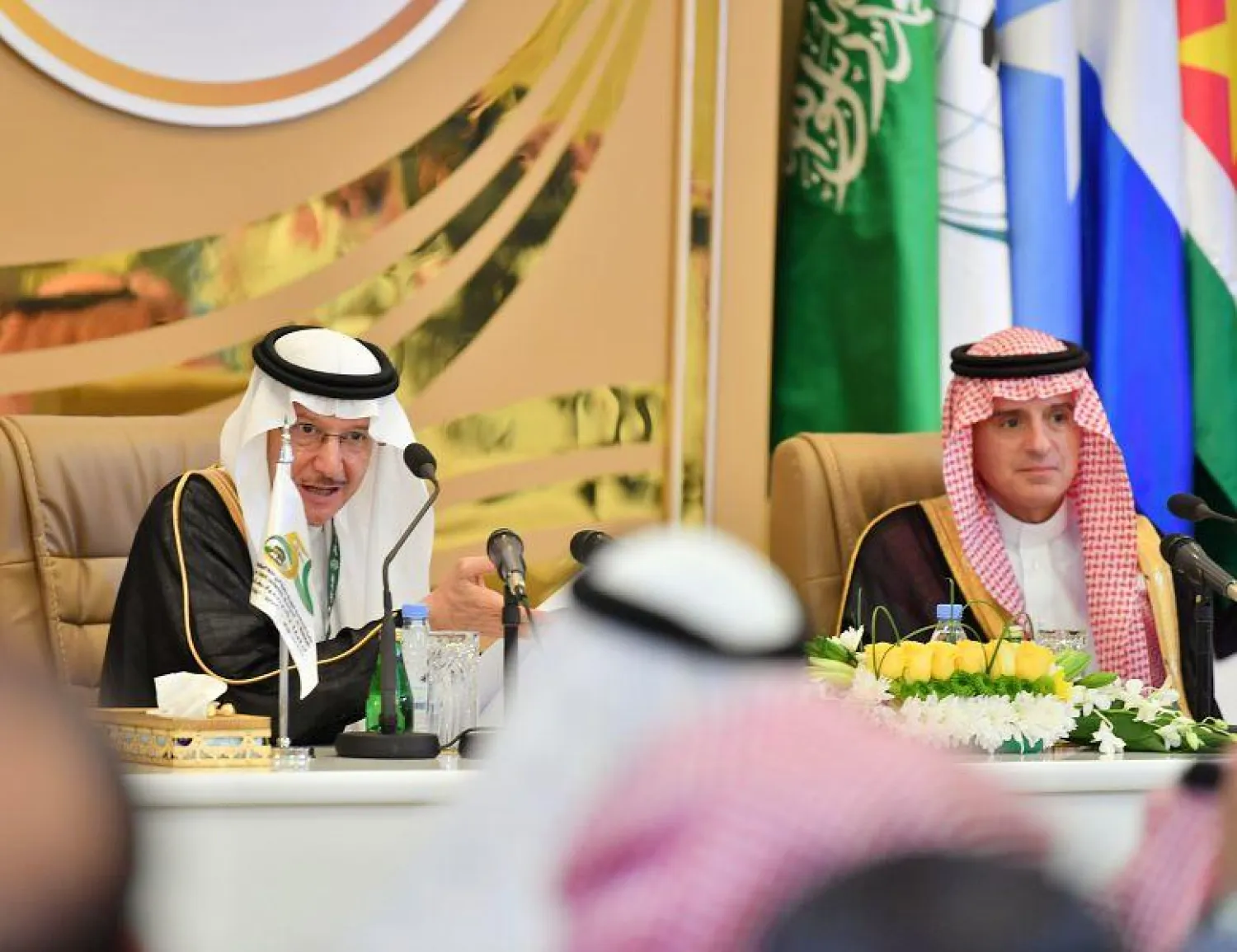 وزير الدولة للشؤون الخارجية السعودي والأمين العام لمنظمة التعاون الإسلامي في المؤتمر الصحافي (واس)
