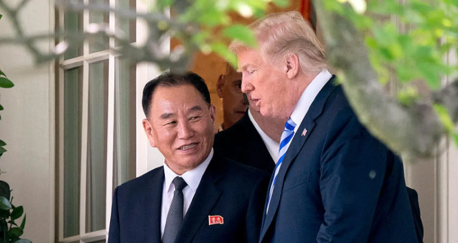 الرئيس ترمب مع شول (يسار) في البيت الأبيض في يونيو 2018 (أ.ب)