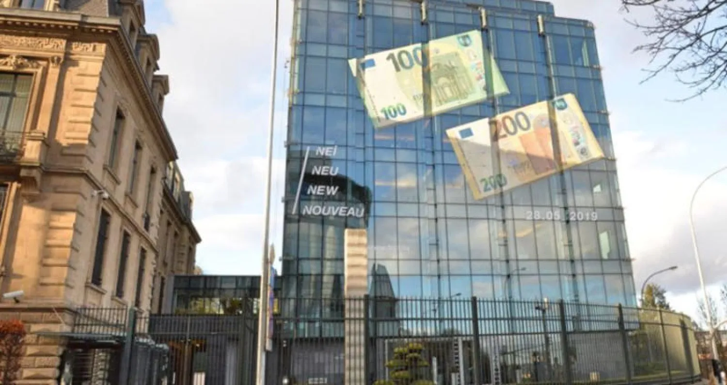 طرح نسخة جديدة من ورقتي 100 يورو و200 يورو في الأسواق