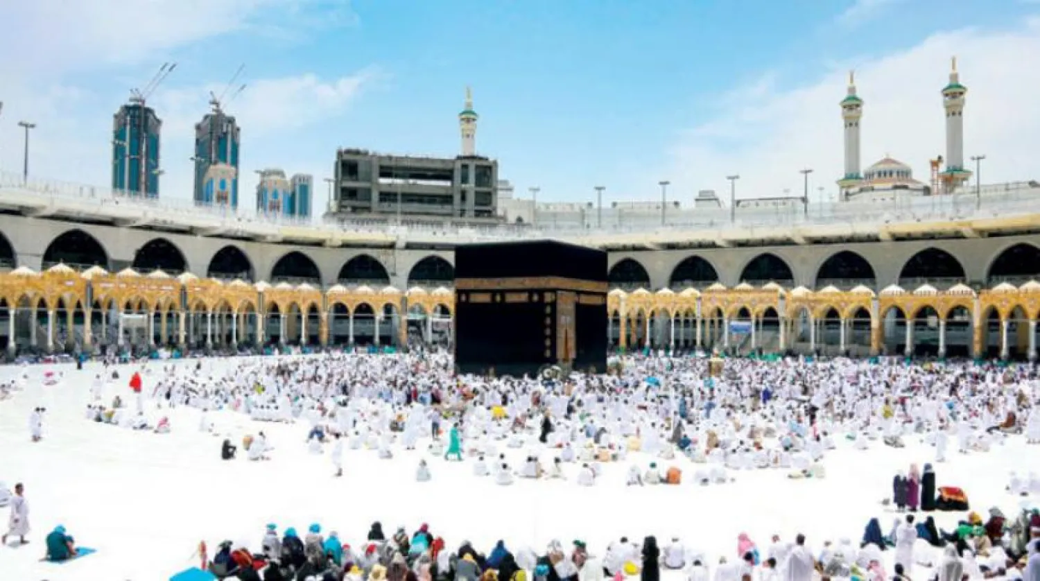 Allah’ın misafirleri Mescid-i Haram’da Ramazan ayının son Cuma namazını kılarken (Was)