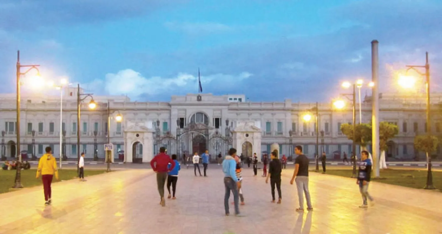 المصريون يحرصون على الاحتفال بعيد الفطر في الشوارع والميادين (الشرق الأوسط)