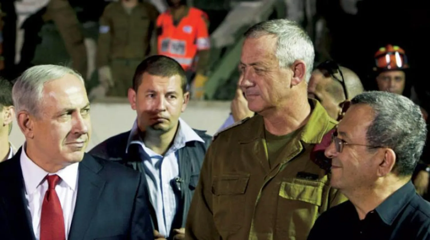 İsrail Başbakanı Binyamin Netanyahu, 2012’de Savunma Bakanı olan Ehud Barak ve dönemin Genelkurmay Başkanı Benny Gantz ile (Reuters)
