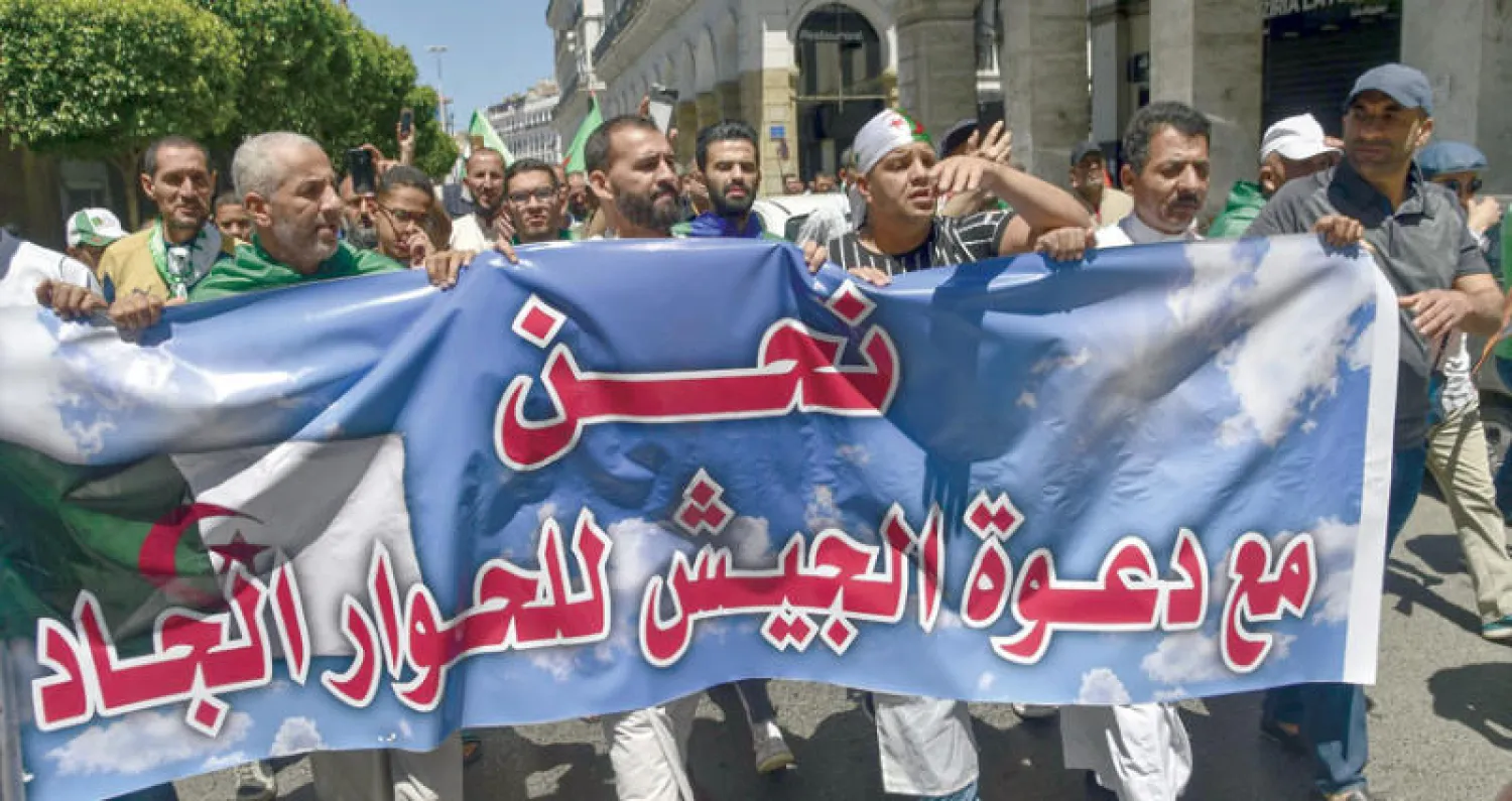 خلال مظاهرة في الجزائر مطلع الشهر الجاري (أ.ف.ب)