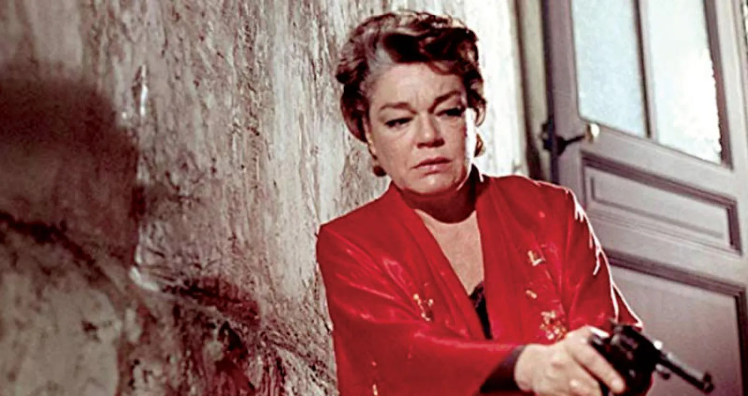 سيمون سينوريه في «القطة»