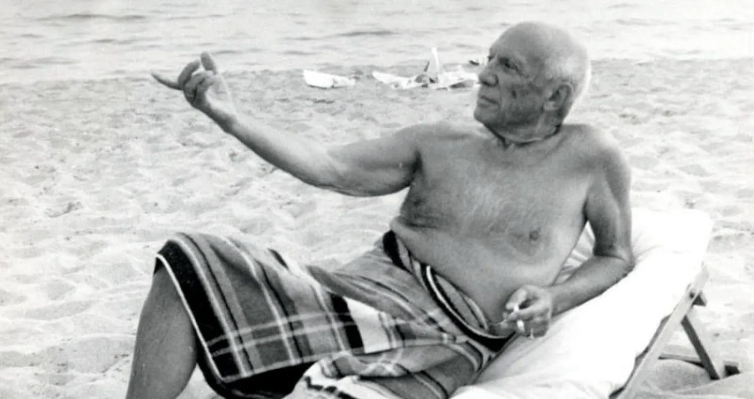 الفنان على الشاطئ