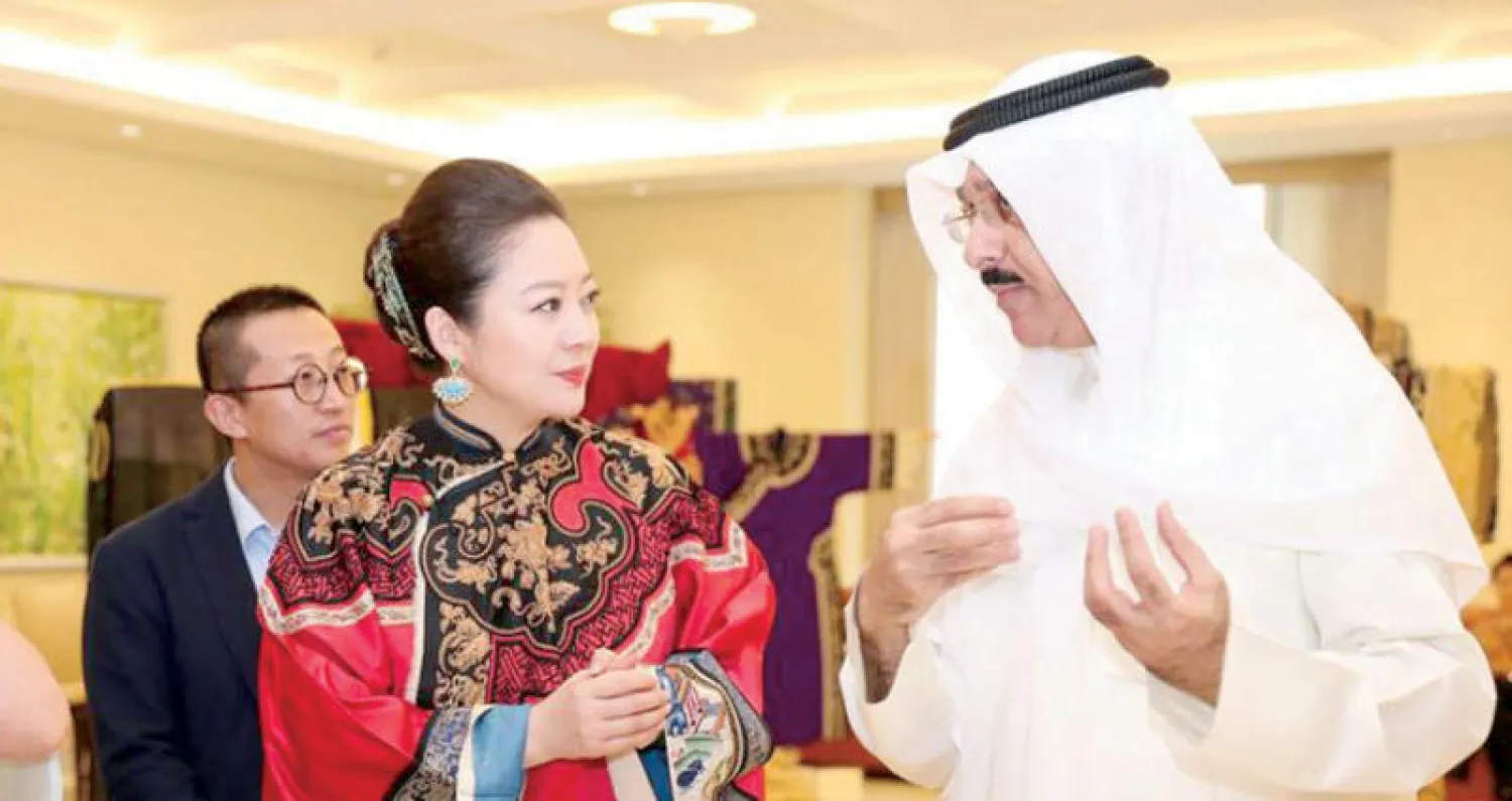 سفير الكويت لدى الصين سميح حيات خلال افتتاح المعرض