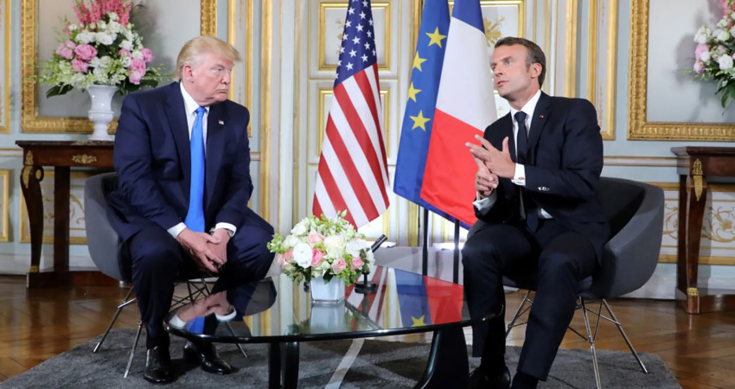 الرئيسان الأميركي دونالد ترمب والفرنسي إيمانويل ماكرون (إ.ب.أ)