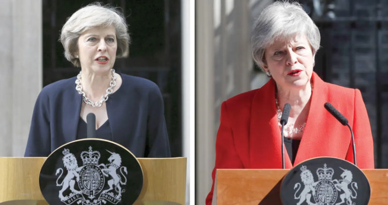 تيريزا ماي (يسار) أمام رئاسة الوزراء عندما تسلمت مقاليد الحكم في 10 يوليو 2016 وعلى اليمين أيضا أمام رئاسة الوزراء عندما قدمت استقالتها يوم 24 مايو 2019 (أ.ب)