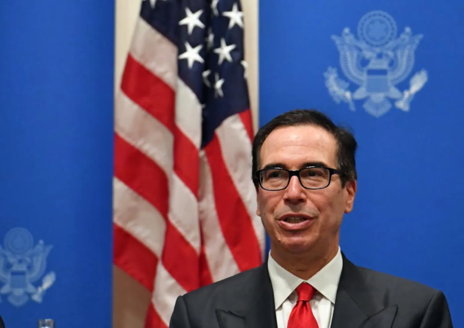 وزير الخزانة الأميركي ستيفن منوتشين خلال اجتماع وزراء المالية لدول مجموعة العشرين (إ.ب.أ)