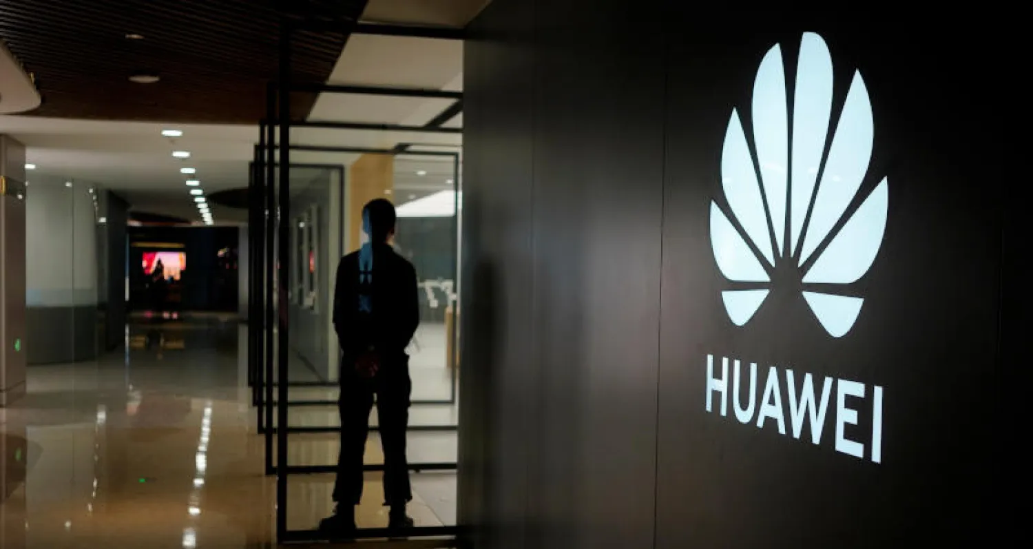 شعار شركة «هواوي» في أحد متاجر شنغهاي الصينية - أرشيف (رويترز)