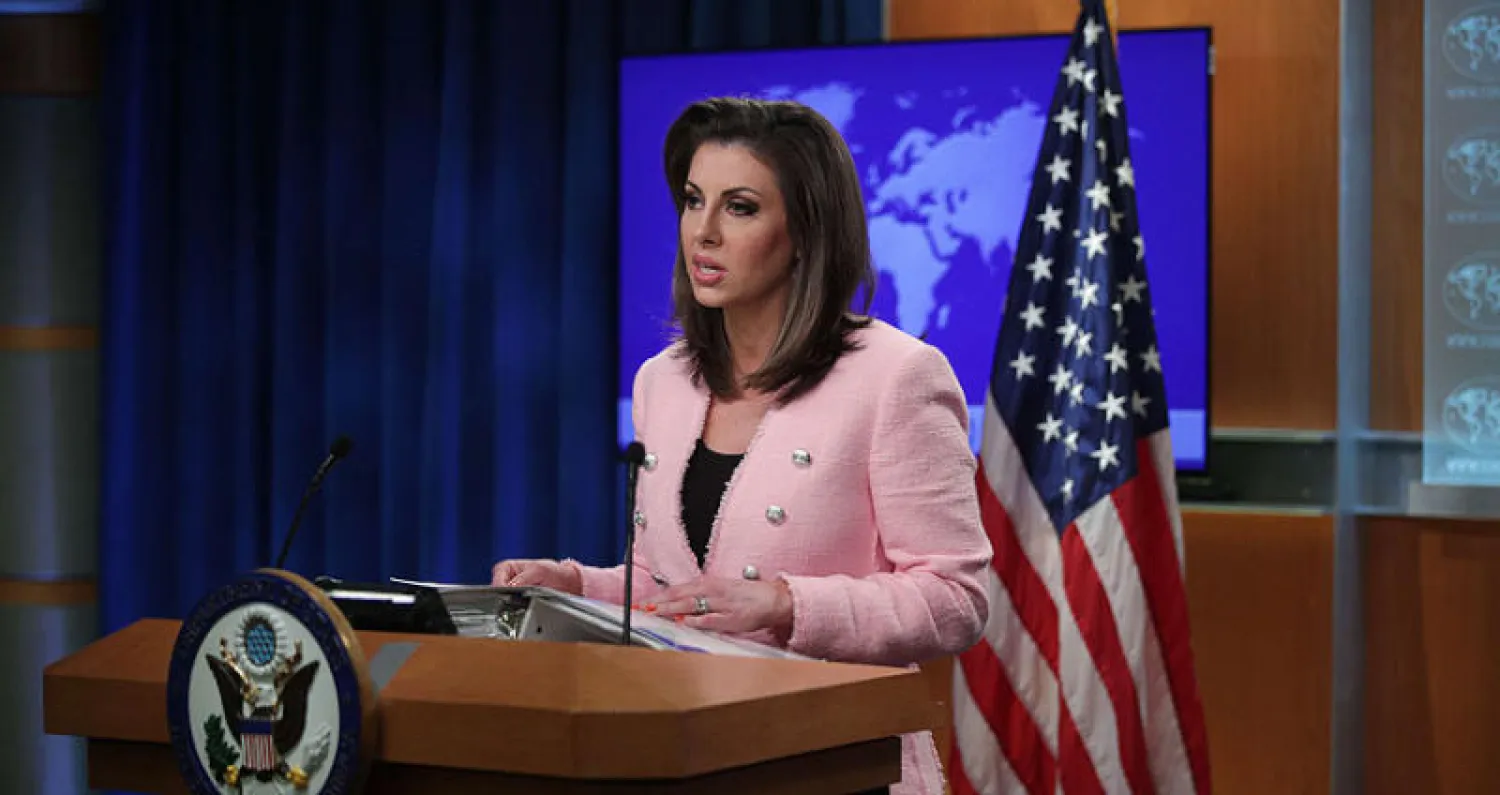 المتحدثة باسم الخارجية الأميركية مورغان أورتاغوس في مؤتمر صحافي مساء الاثنين الماضي (أ.ف.ب)