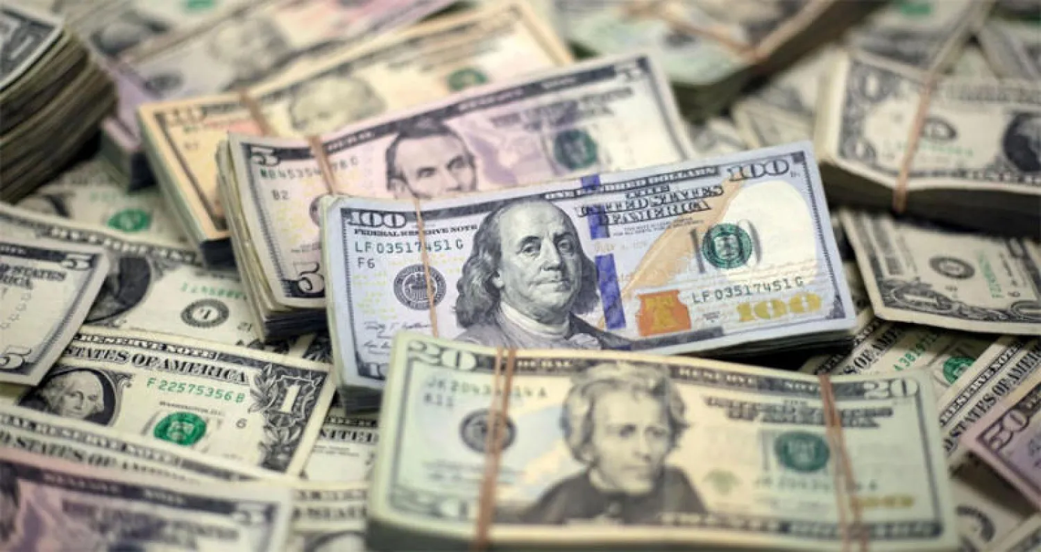 الدولار ينزل لليوم الثاني بفعل تنامي الرهانات على خفض الفائدة الأميركية