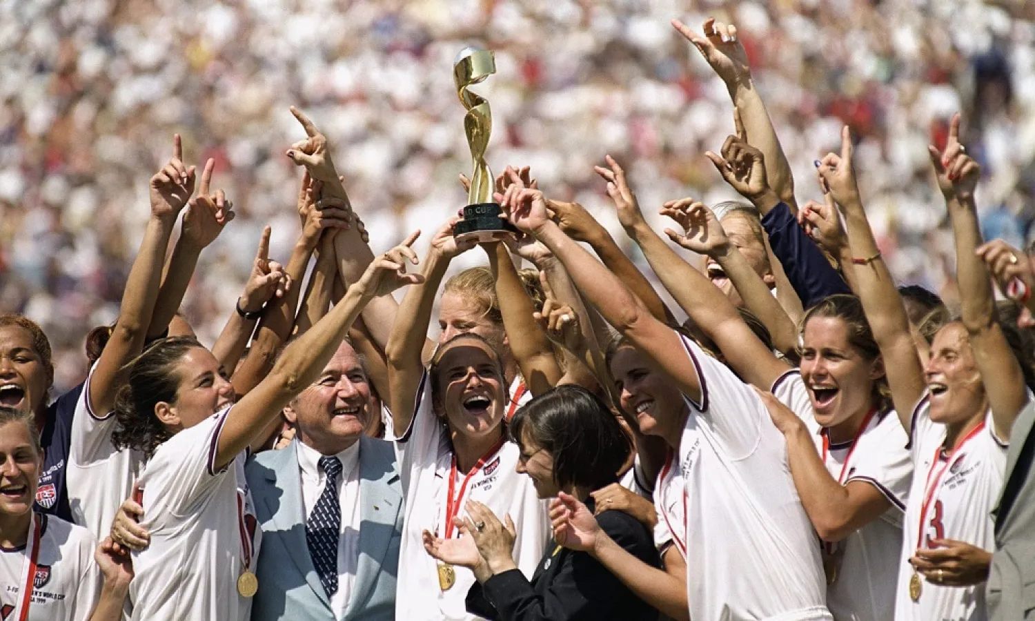 The US women’s soccer team raises the World Cup trophy in 1999. (Getty Images)