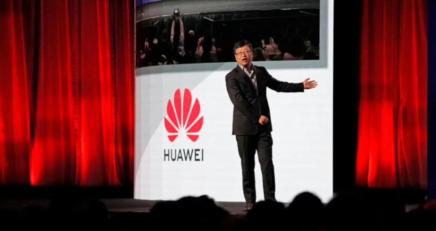 شاو يانغ كبير الاستراتيجيين بمجموعة هواوي متحدثا على هامش معرض سي إي إس آسيا في شنغهاي أول من أمس (رويترز)