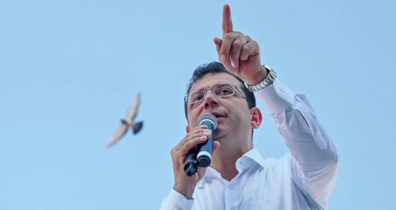 مرشح المعارضة التركية لرئاسة بلدية إسطنبول أكرم إمام أوغلو قال إنه يعمل لإيجاد حل للأزمة في سوريا وإنهاء الوضع الذي يجد الناس فيه أنفسهم مضطرين لهجرة بلدهم (أ.ف.ب)