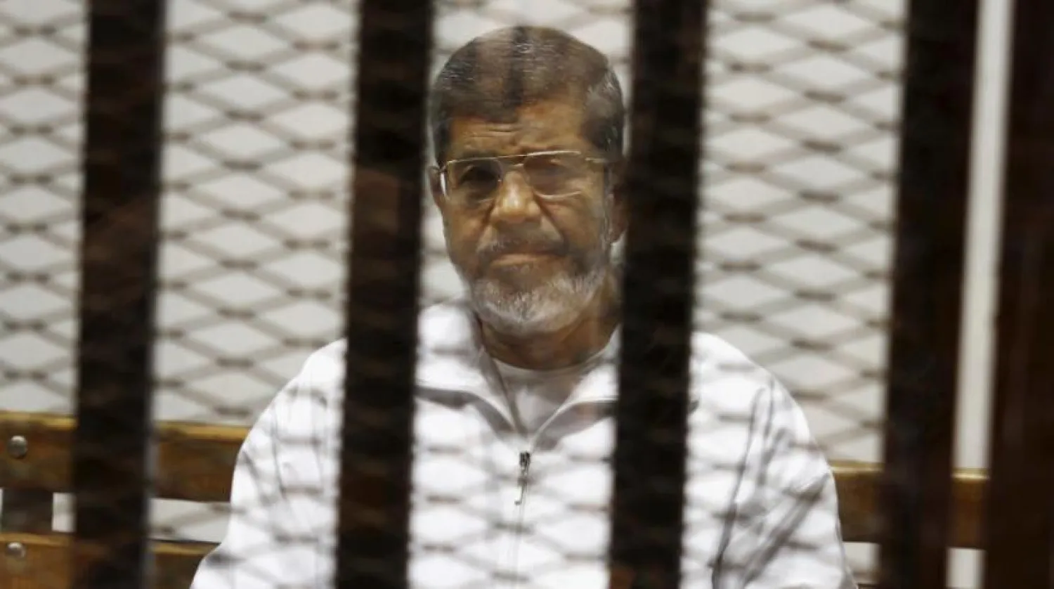 Mısır eski Cumhurbaşkanı Muhammed Mursi'nin bir önceki duruşmasından (Arşiv - AP)