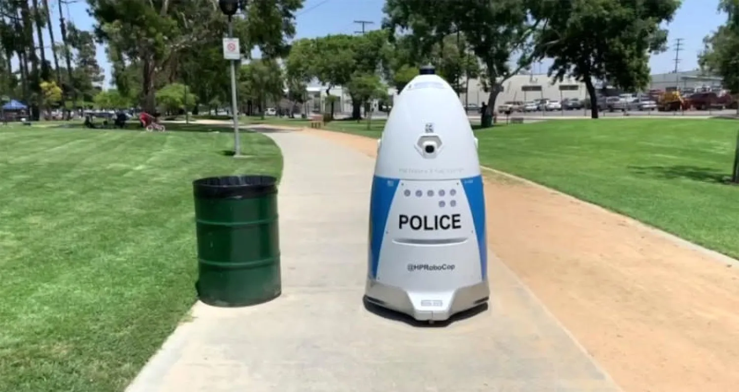 رجل الشرطة الآلي الذي يطلق عليه اسم  إتش بي روبوكوب (أ.ب)