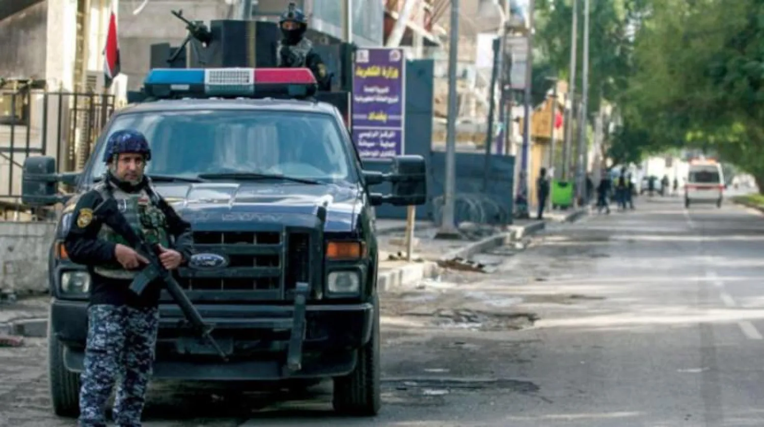 عنصر من الشرطة العراقية في أحد شوارع بغداد (صورة أرشيفية - أ.ف.ب)