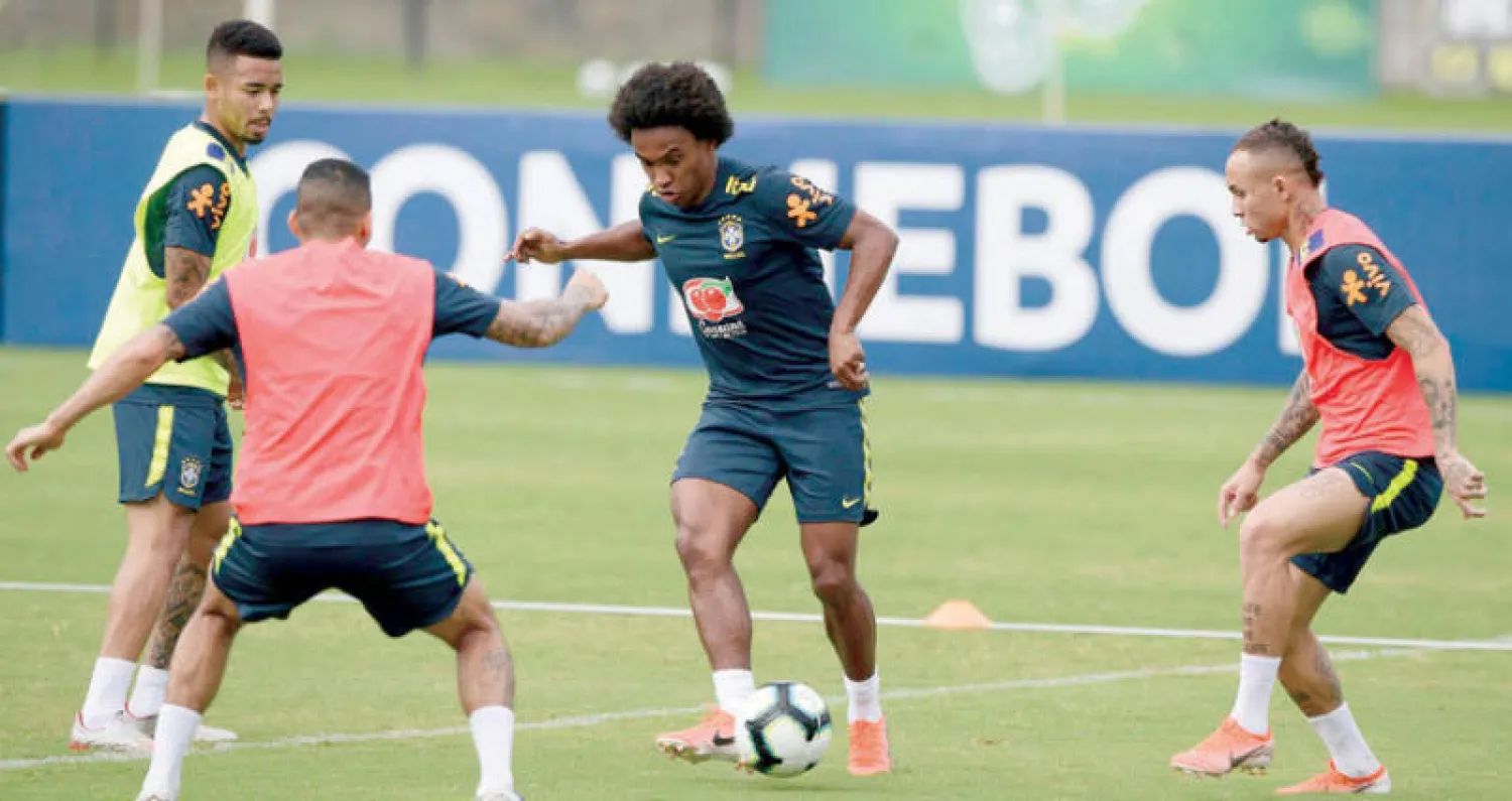 لاعبو المنتخب البرازيلي خلال التدريبات (أ.ف.ب)