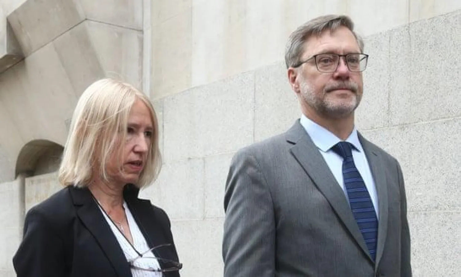 جون لتس وسالي لين (الغارديان)