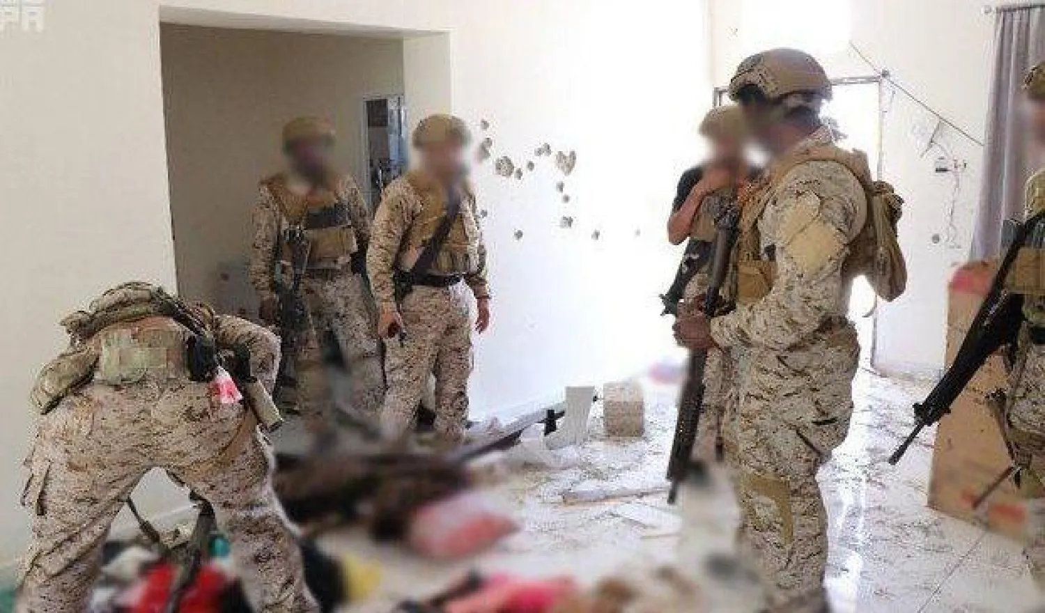 بالفيديو والصور... «التحالف» يعلن القبض على أمير «داعش» باليمن