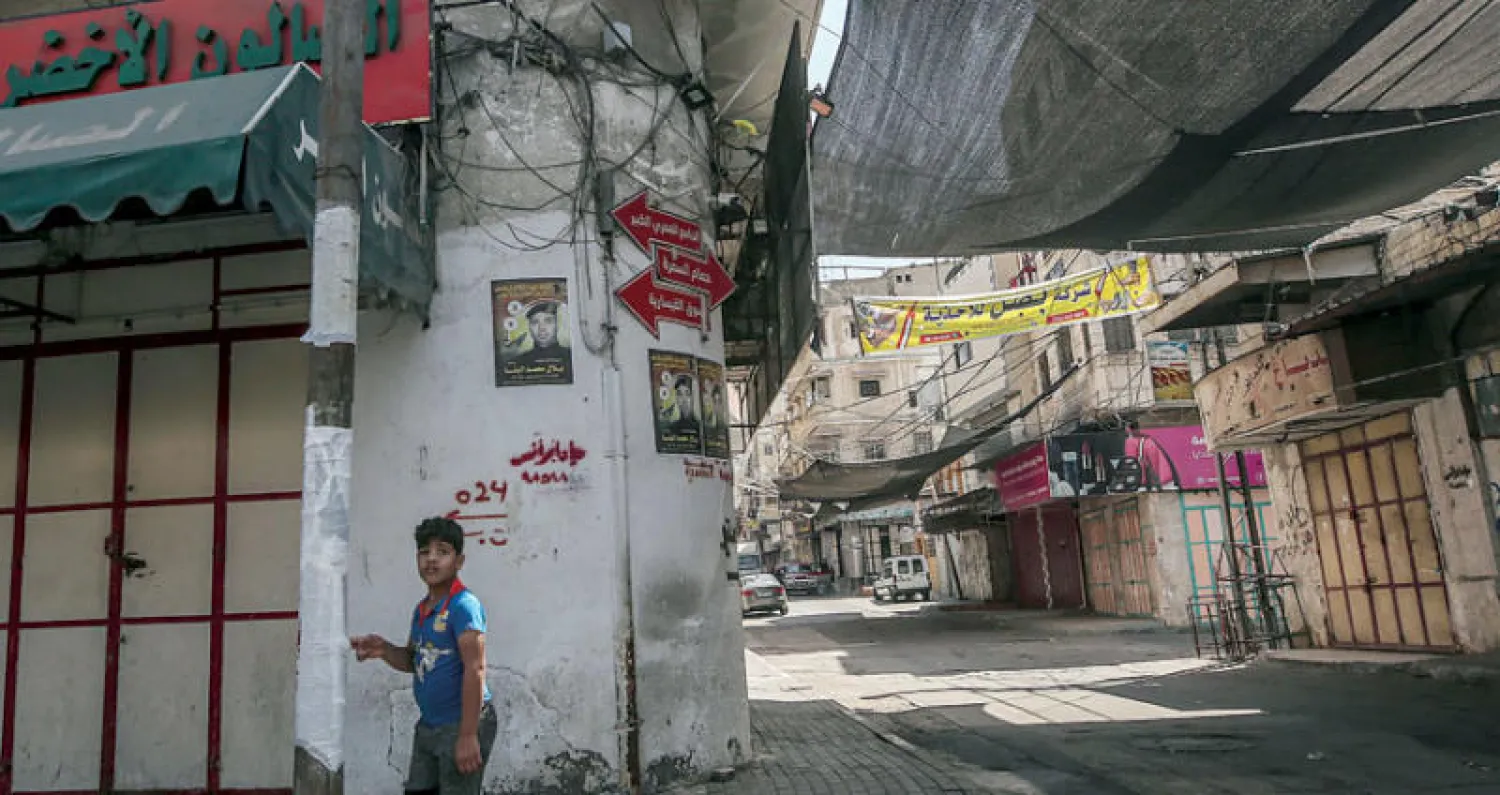 متاجر مغلقة استجابة لدعوة إلى الإضراب في مدينة غزة أمس (إ.ب.أ)