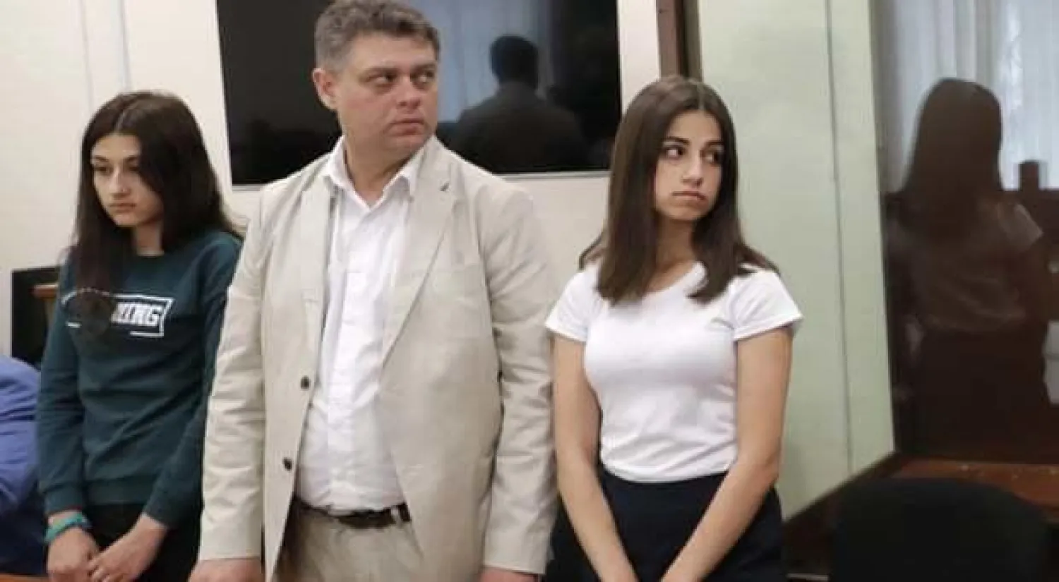 ماريا وأنجيلينا خاتشوريان خلال جلسة استماع (تاس)