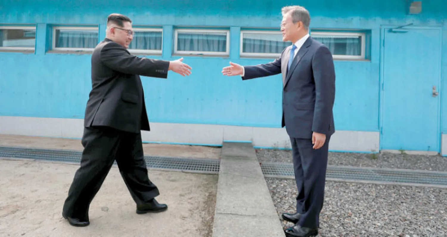 عقد الرئيس الكوري الجنوبي والزعيم الكوري الشمالي اثنين من اجتماعات القمة الثلاثة بينهما في بانمونجوم البلدة التي وقعت فيها الهدنة في المنطقة المنزوعة السلاح (أ.ب)