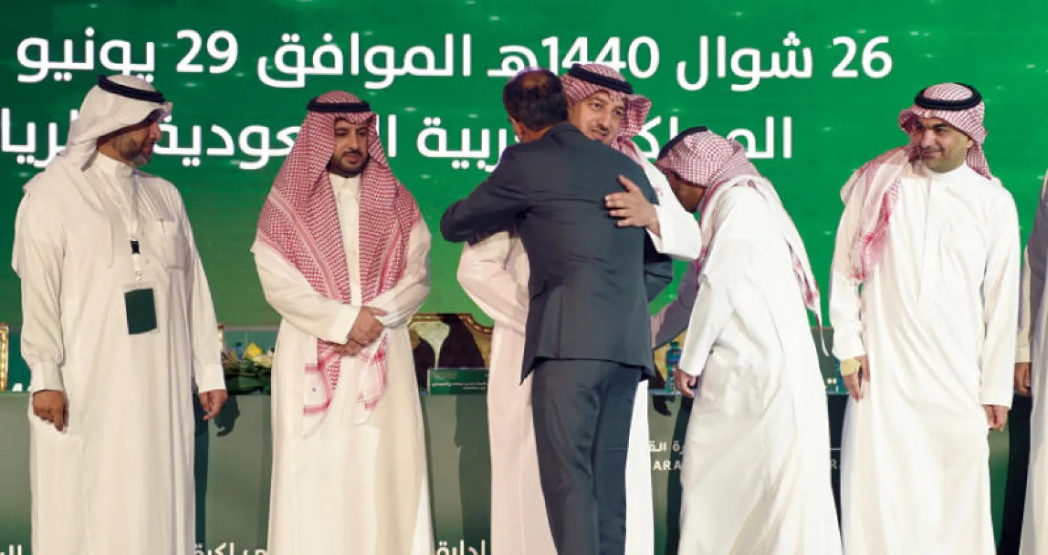 ياسر المسحل وأعضاء إدارته يتلقون التهاني بعد التزكية (تصوير: عبد الرحمن السالم)