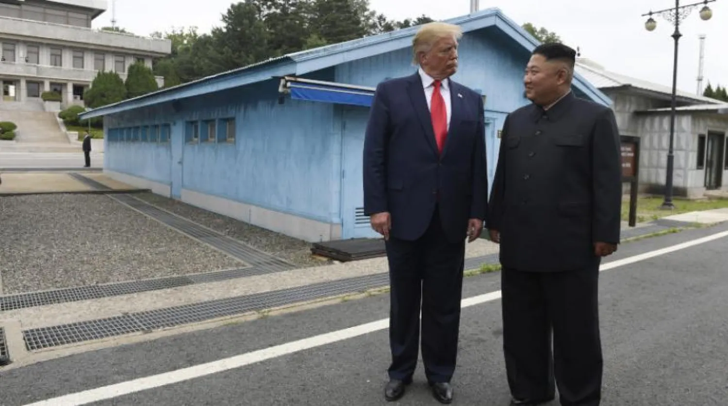 Trump ve Kim, iki Kore ülkesi arasındaki silahsızlandırılmış bölgede buluştu (AP)