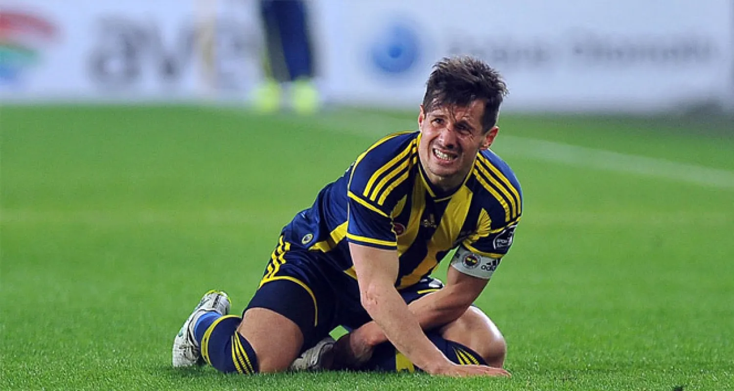 Fenerbahçe, Emre Belözoğlu'yla 1 yıllık sözleşme imzaladı