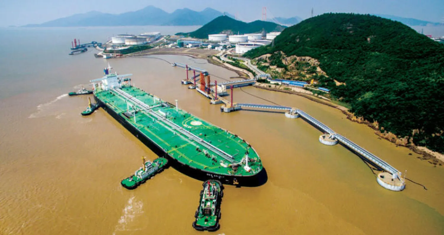 ناقلة محملة بالنفط الخام تصل إلى ميناء زوشان الصيني (غيتي)