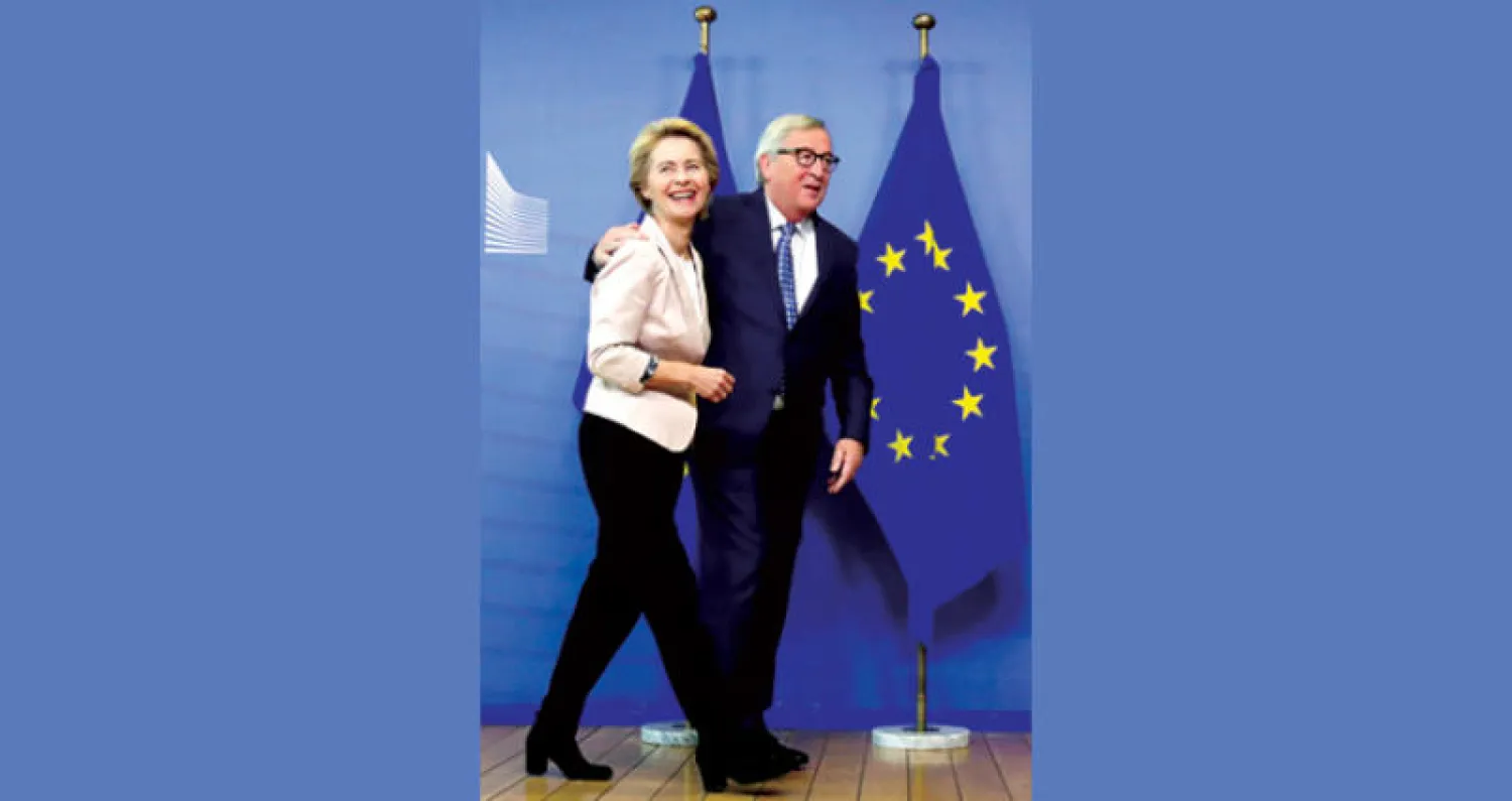 أورسولا فون دير لايين التقت أمس جان كلود يونكر في سعيها للحصول على دعم من البرلمان الأوروبي لتثبيتها في المنصب (إ.ب.أ)