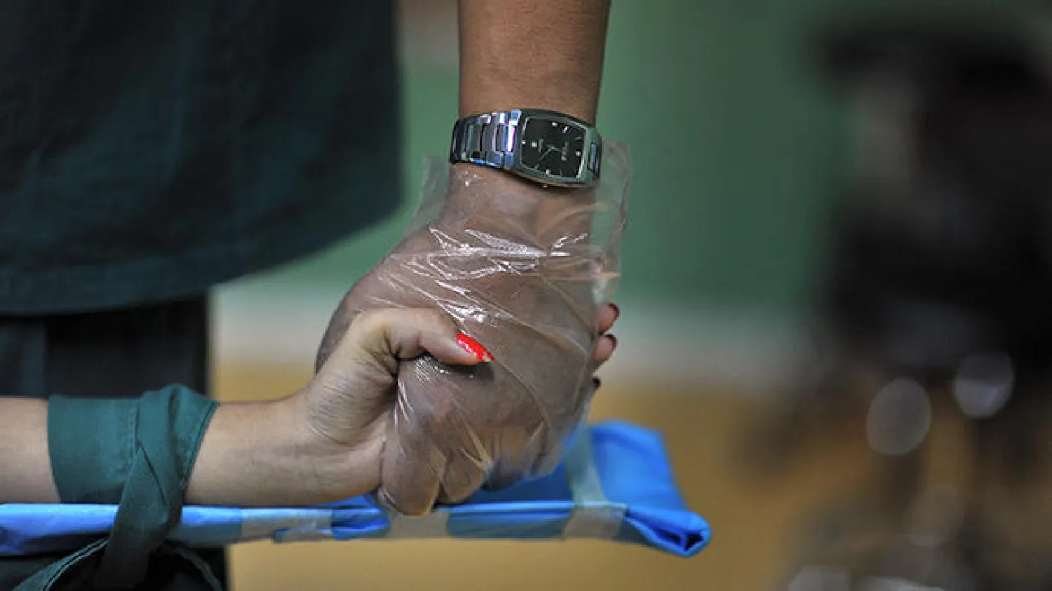 الجراحة أعادت للمصابين القدرة على تنفيذ مهامهم اليومية بطبيعية (رويترز)