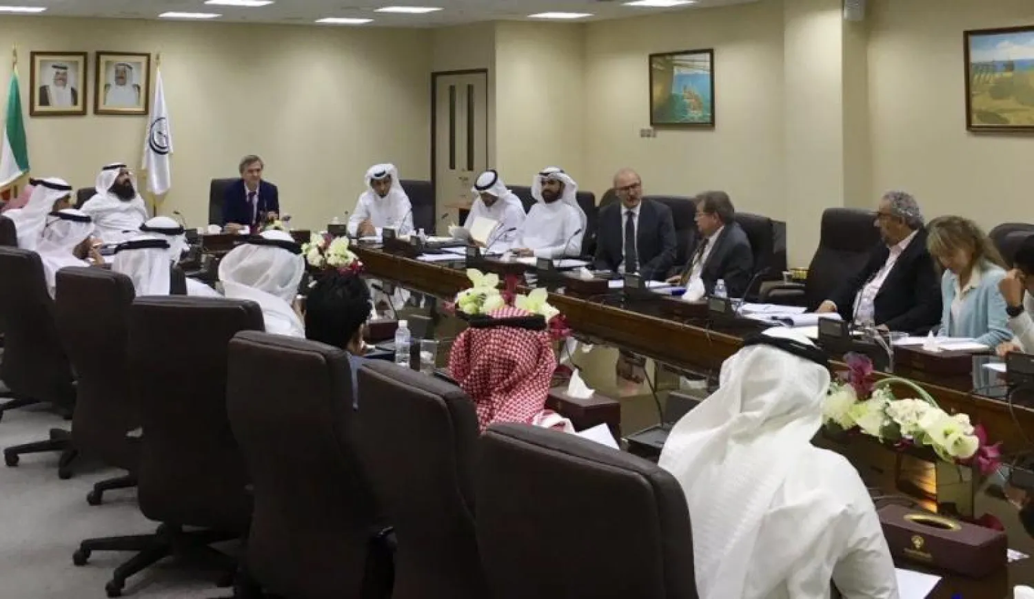 جانب من الاجتماع المشترك لفرق عمل مشروع سكة حديد دول الخليج (أمانة مجلس التعاون)