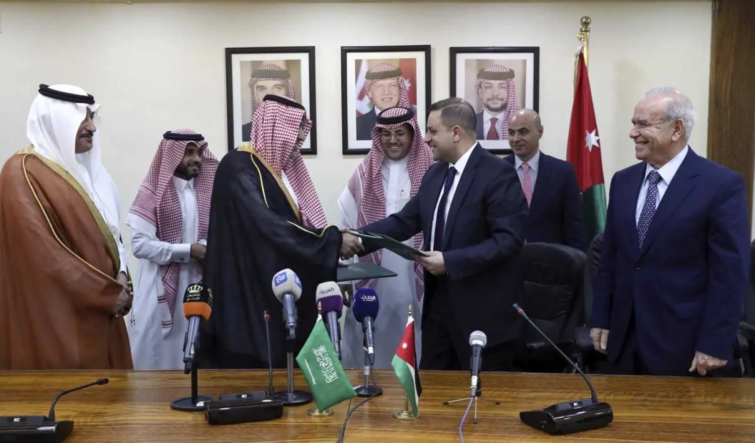 Jordanian Minister of Planning and International Cooperation Mohammad Ississ and SFD Vice President and Managing Director Khalid Bin Sulaiman Al Khudairi sign the grant on Thursday (Petra news agency)
