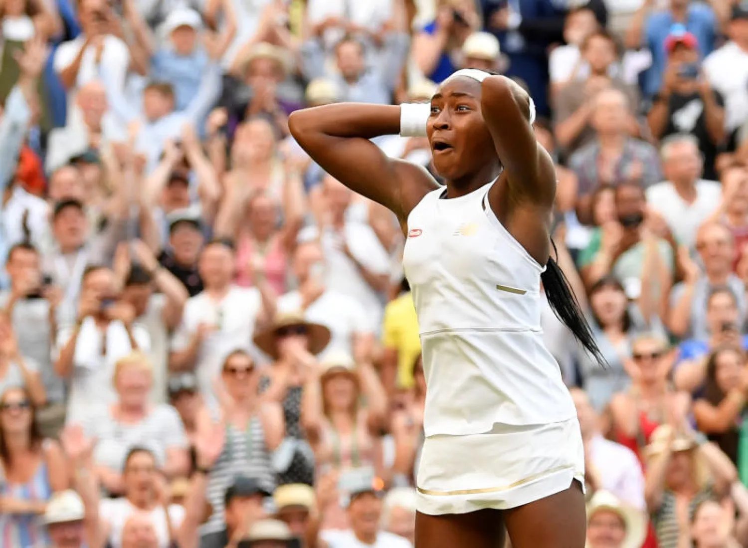كوري جوف تحتفل بفوزها في مباراة الدور الثالث من بطولة ويمبلدون (رويترز)