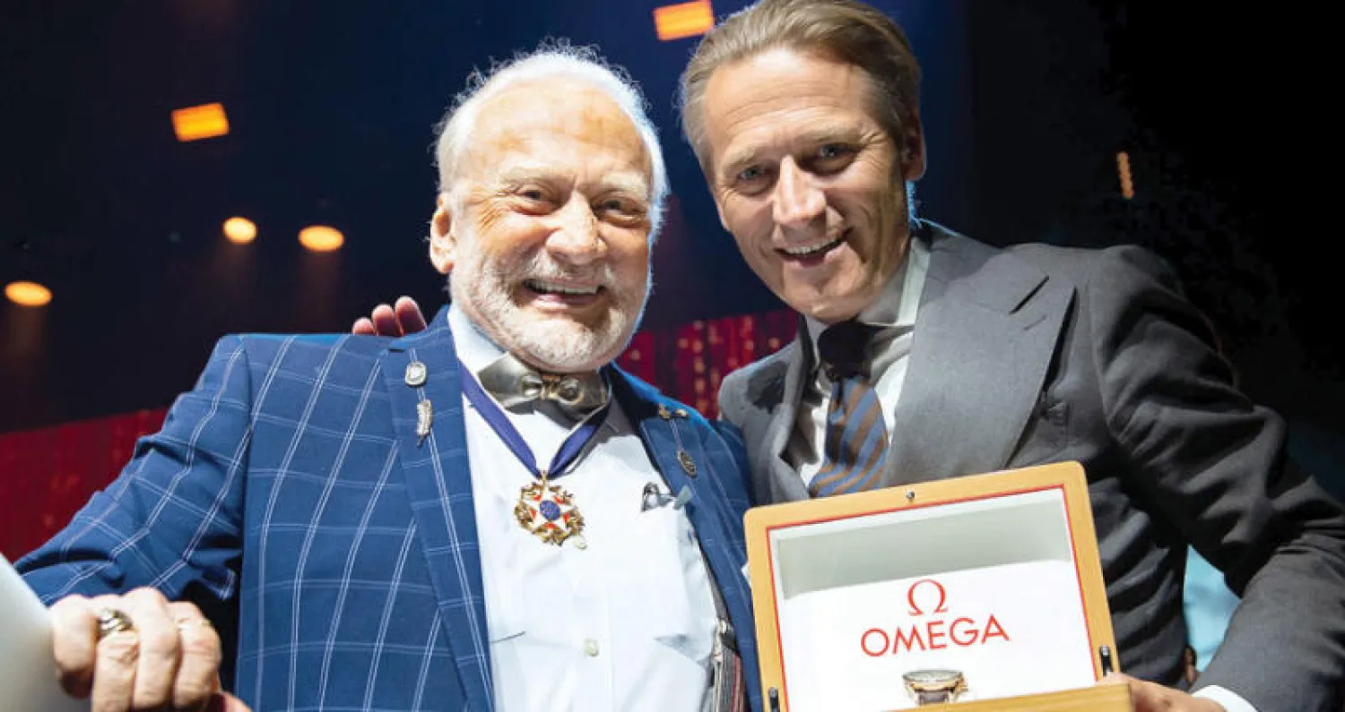 أوميغا تكرّم الفائزين بميدالية ستيفن هوكينغ لتواصل العلوم