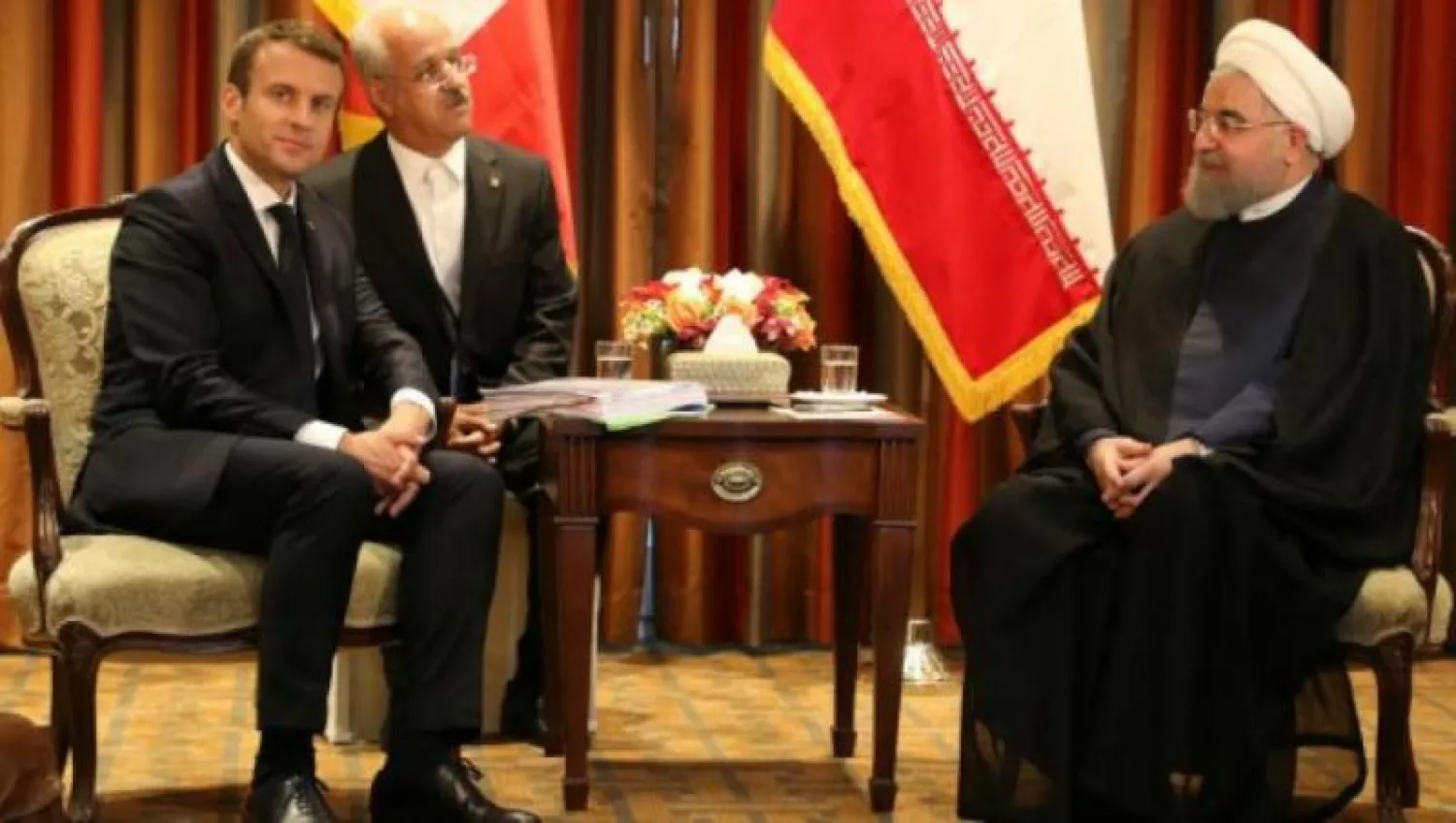 حسن روحاني وإيمانويل ماكرون أثناء لقاء سابق في مجلس الأمن الدولي (أرشيف - أ.ف.ب)