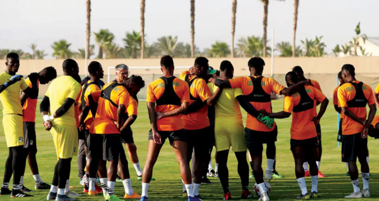 لاعبو كوت ديفوار خلال التدريبات قبل المباراة المرتقبة أمام مالي (أ.ف.ب)