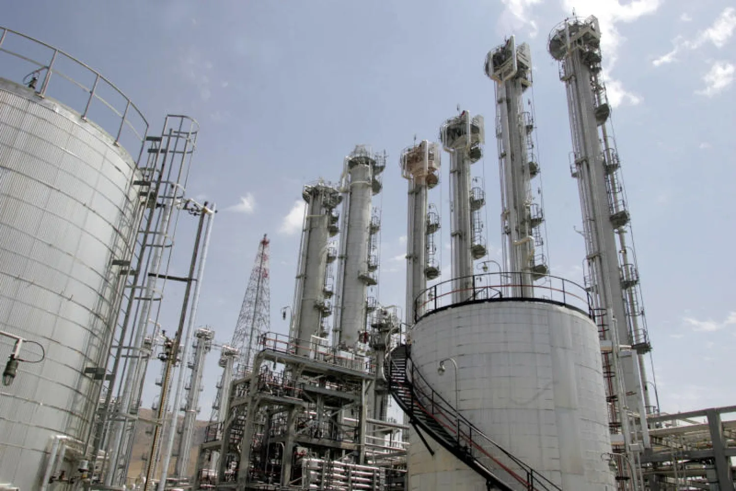 منظر عام لمحطة المياه الثقيلة في أراك على بعد 320 كلم جنوب طهران (أ.ف.ب)