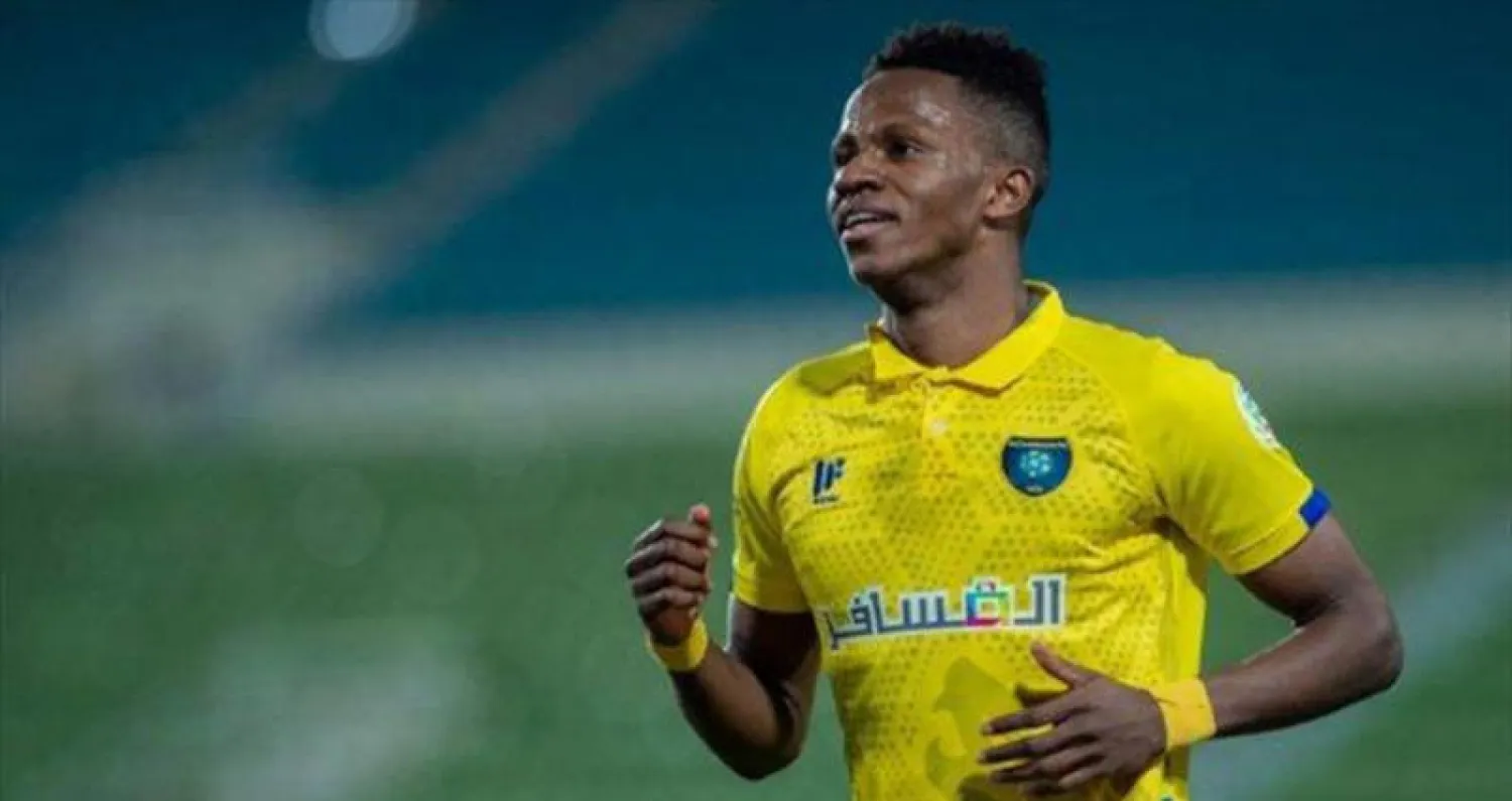 النصراويون يجمدون صفقة عبد الفتاح آدم مؤقتاً