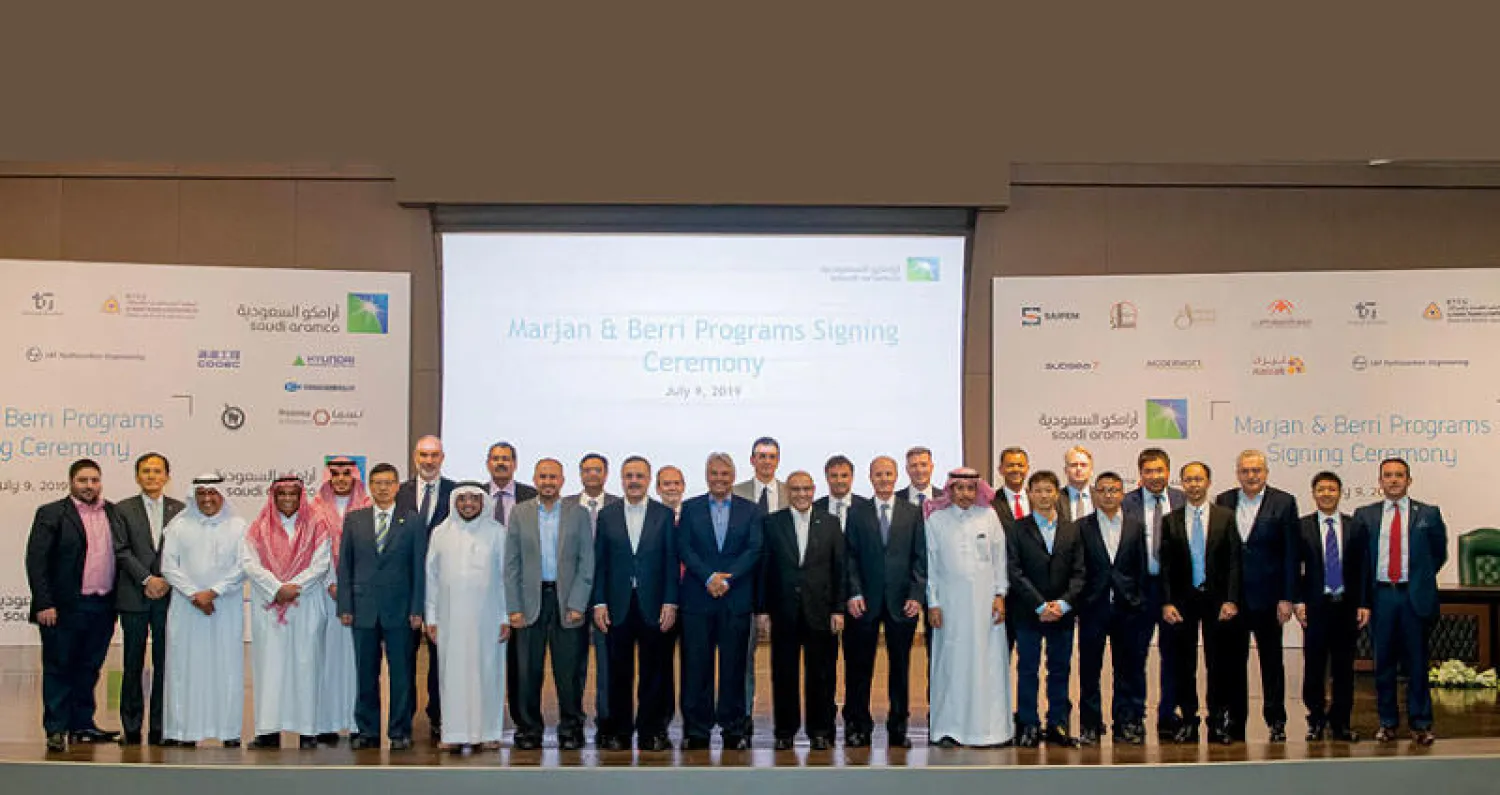 جانب من الاحتفال بترسية العقود