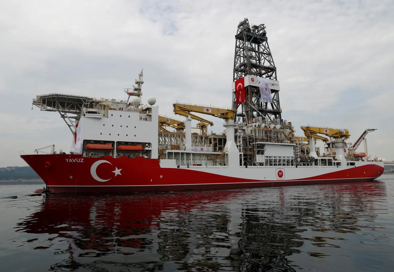 Turkish drilling vessel Yavuz sets sail in Izmit Bay, on its way to the Mediterranean Sea, off the port of Dilovasi, Turkey, June 20, 2019. (Reuters)