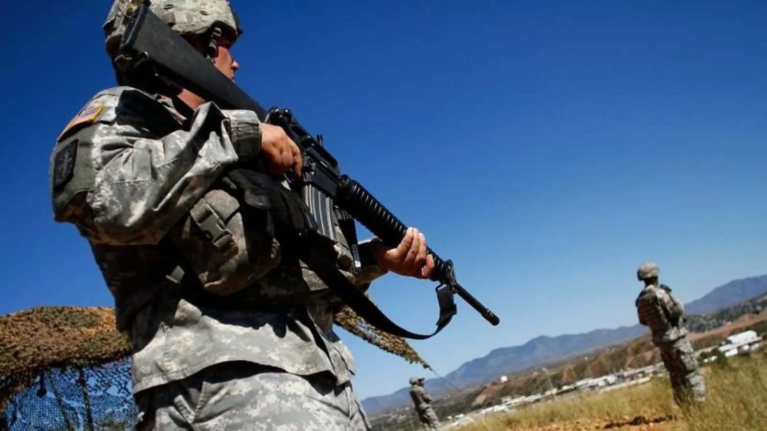 جنود أميركيون قرب الحدود مع المكسيك (أرشيف - رويترز)