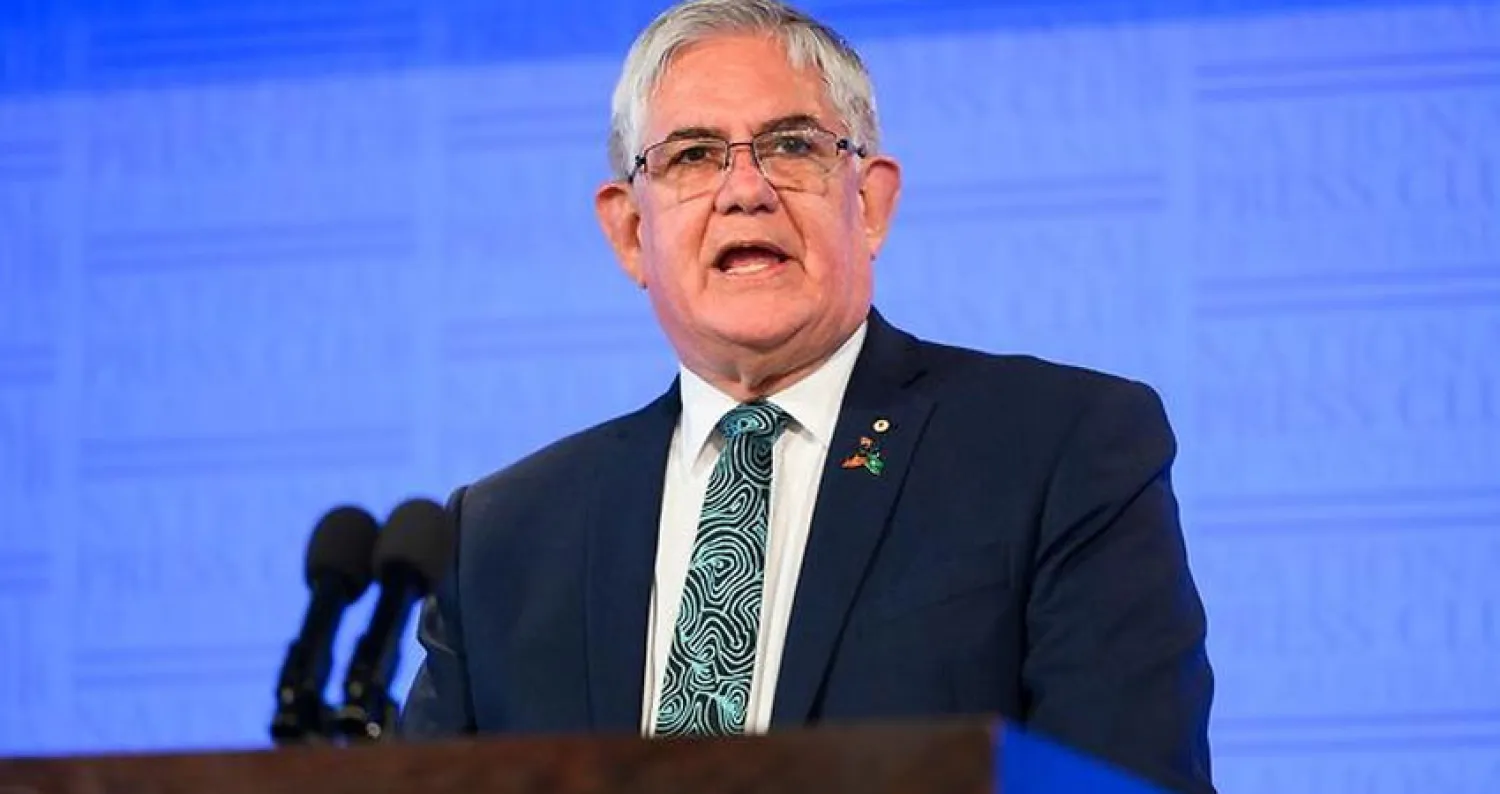 كين وايت الوزير الأسترالي لشؤون السكان الأصليين