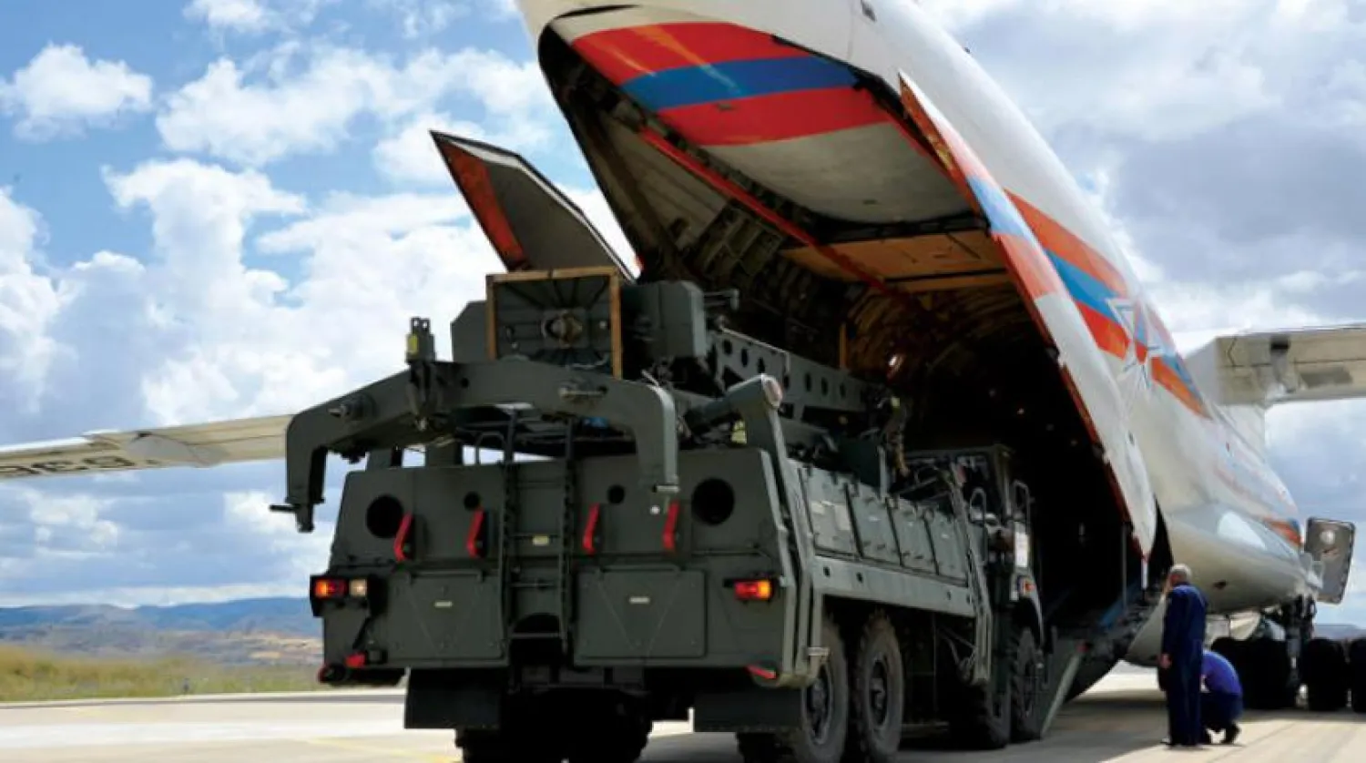 S-400 sisteminin parçalarını taşıyan Rus kargo uçağı dün Türkiye'ye geldi (AFP)