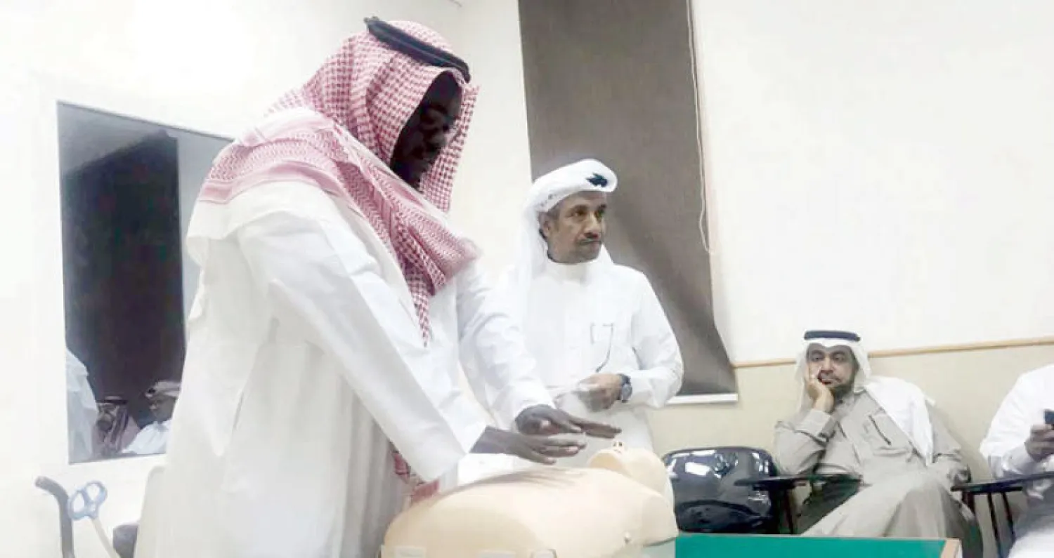 جانب من دورة الإسعافات الأولية للإعلاميين (الشرق الأوسط)