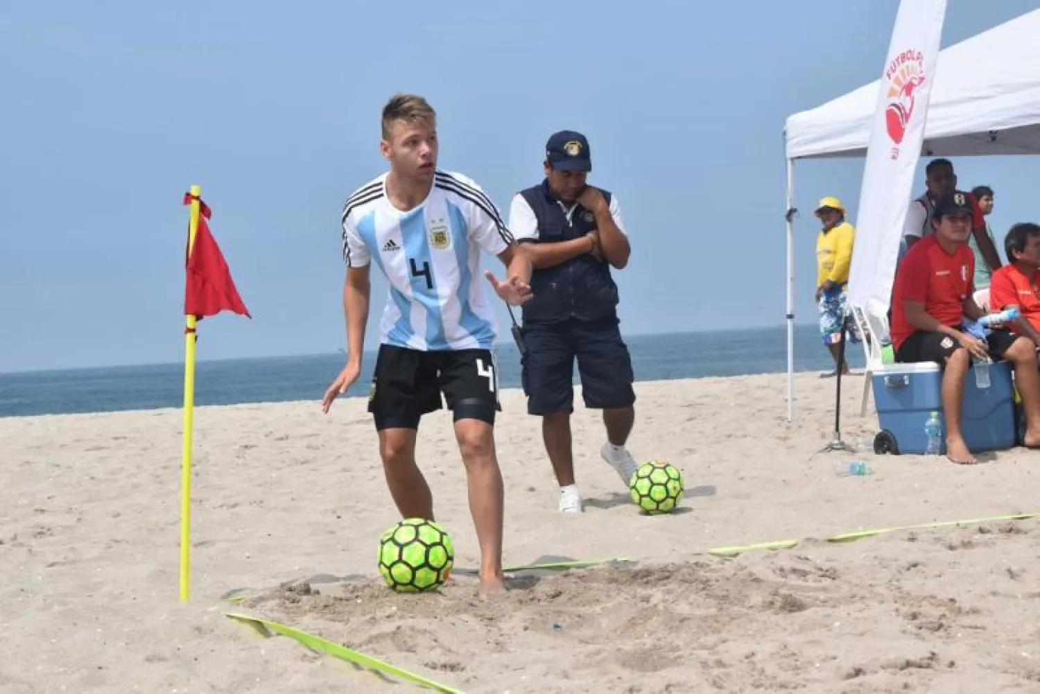 الأرجنتين تكشف عن تشكيلتها الرسمية لبطولة نيوم الشاطئية الدولية لكرة القدم